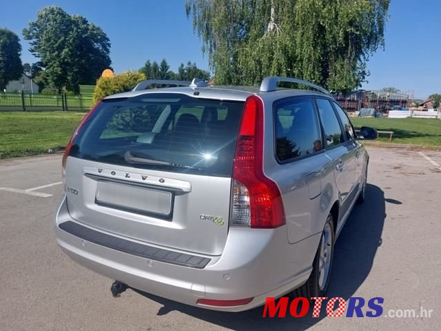 2011' Volvo V50 photo #6