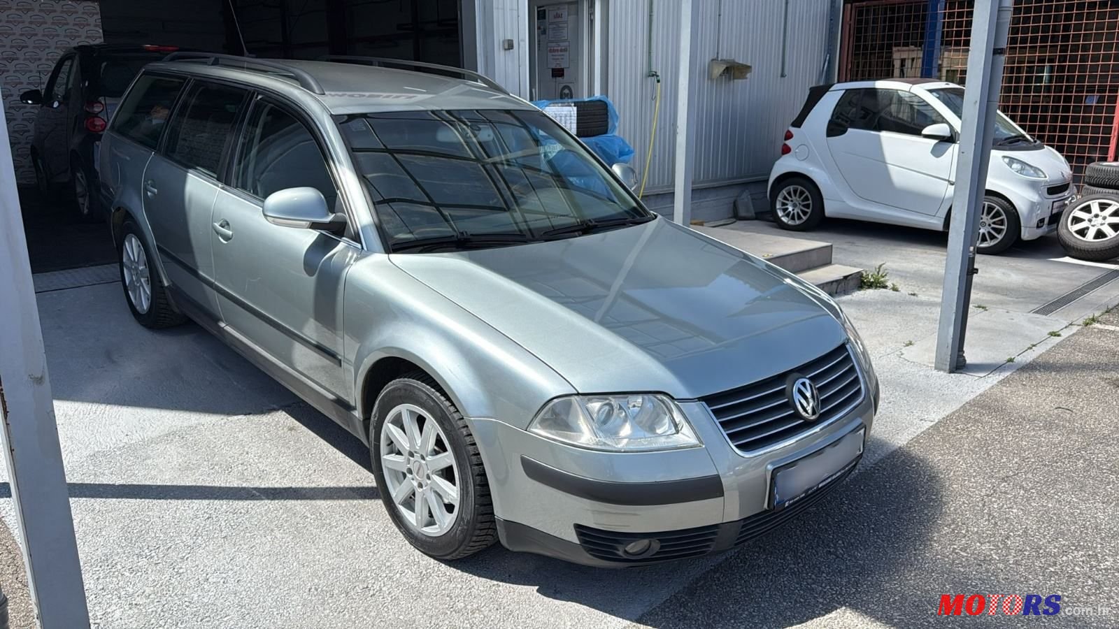 2004' Volkswagen Passat Variant photo #2