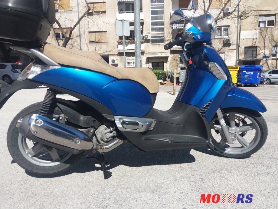 2008' Aprilia Scarabeo photo #1