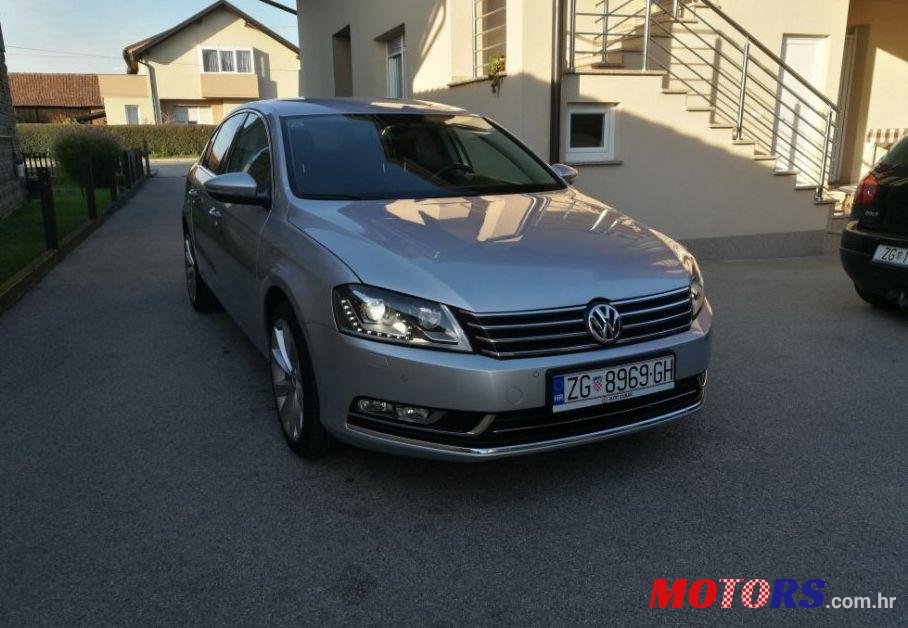 2011' Volkswagen Passat photo #1