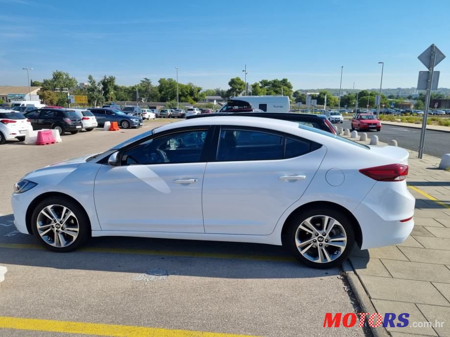 2016' Hyundai Elantra photo #2