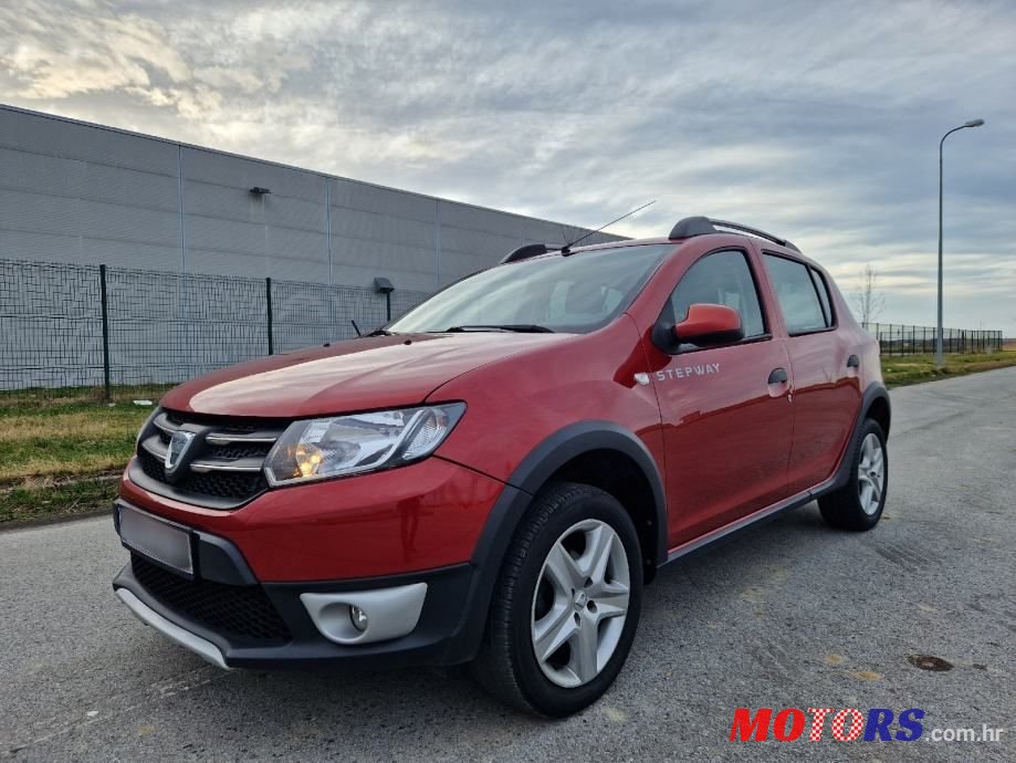 2013' Dacia Sandero photo #1