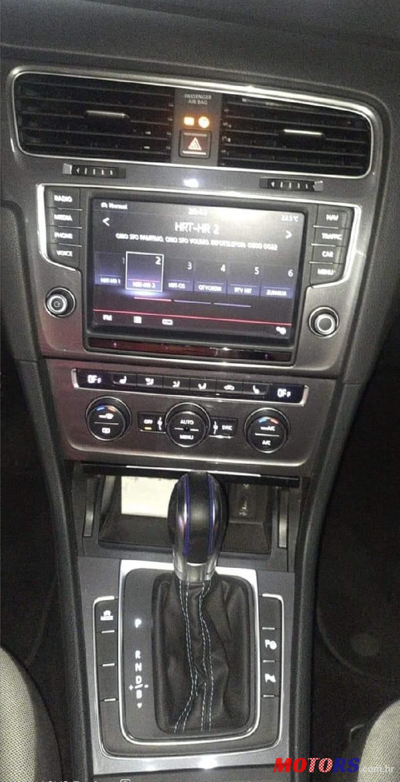 2015' Volkswagen Golf VII E-Golf photo #4