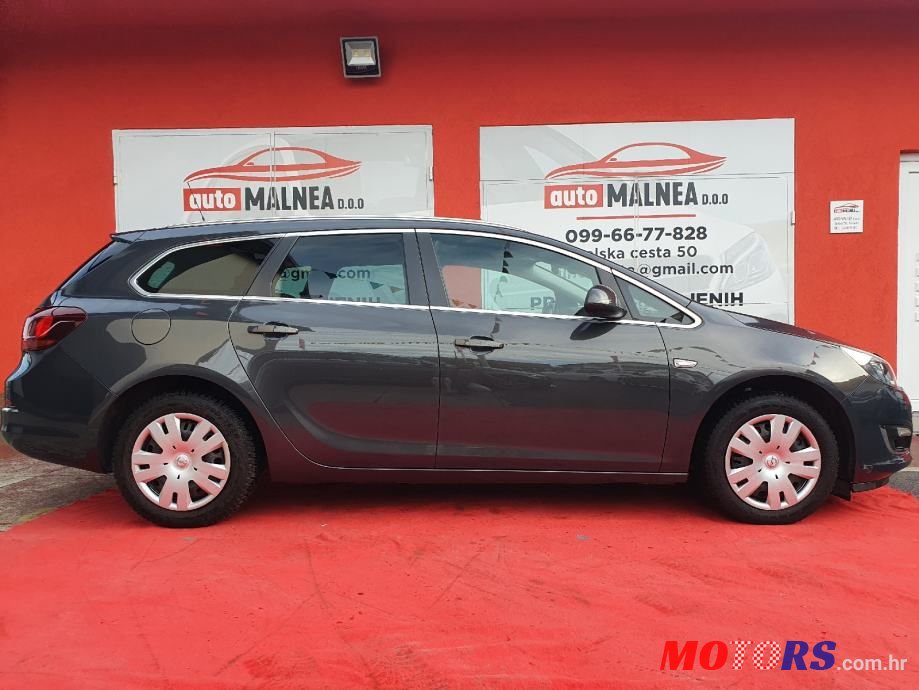 2013' Opel Astra Karavan photo #4