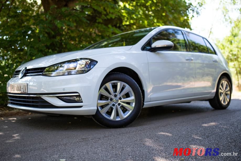 2018' Volkswagen Golf 7 1,0 Tsi photo #1