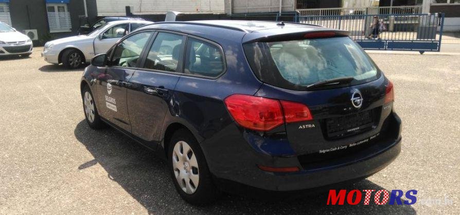 2011' Opel Astra Karavan photo #3