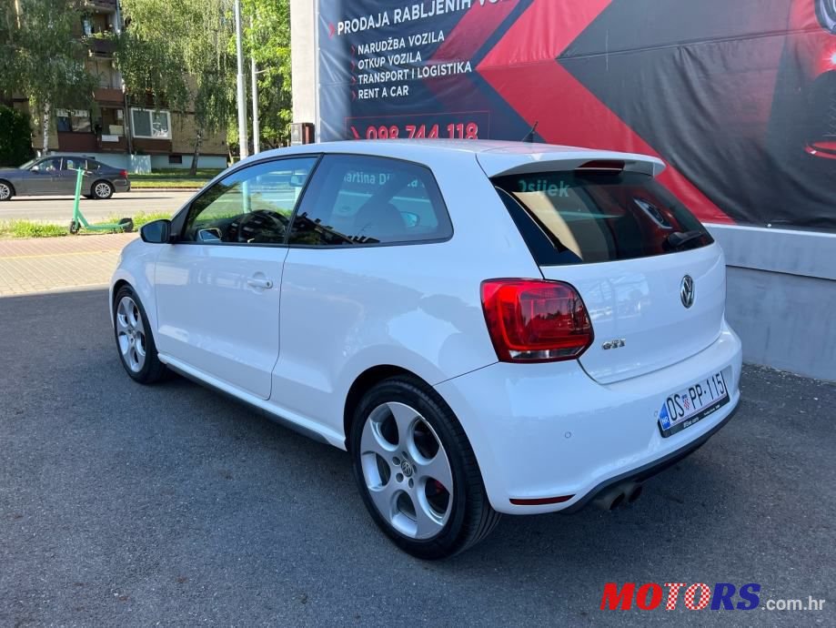 2011' Volkswagen Polo photo #4