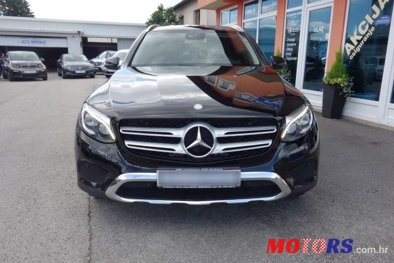 2015' Mercedes-Benz GLC 220 D photo #2