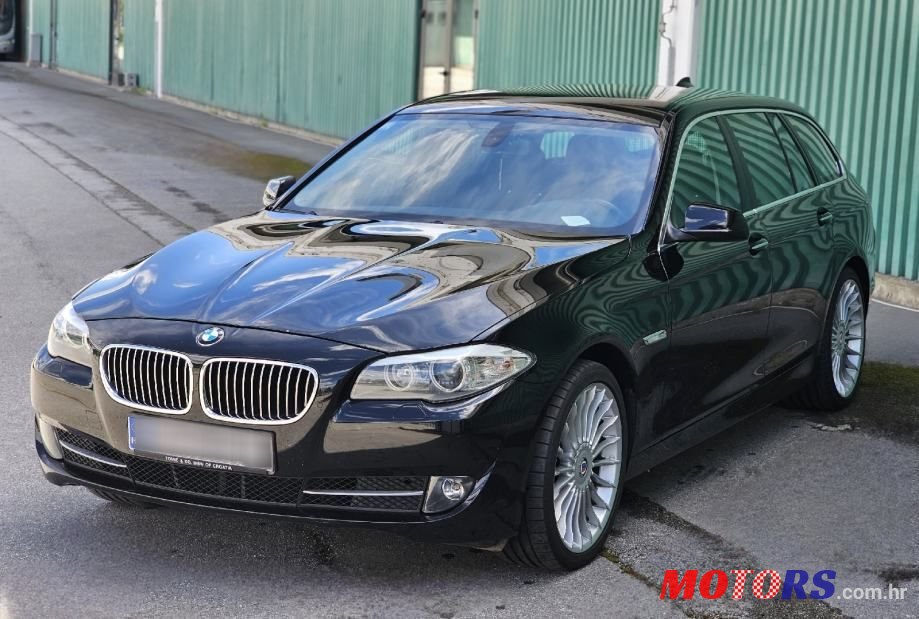 2011' BMW Serija 5 Touring 520D photo #2
