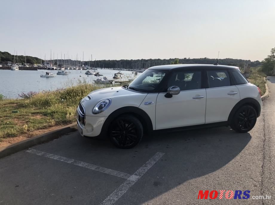 2017' MINI Cooper Diesel F55 photo #1
