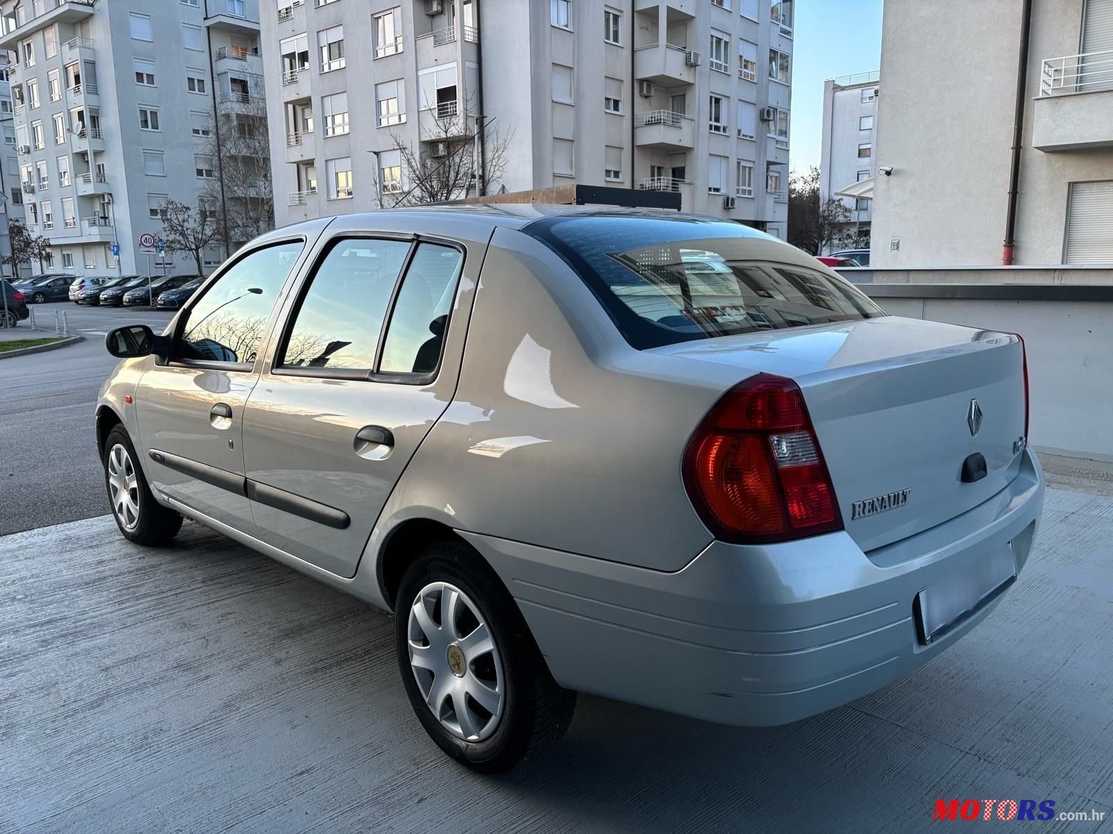 2002' Renault Thalia 1,4 photo #4