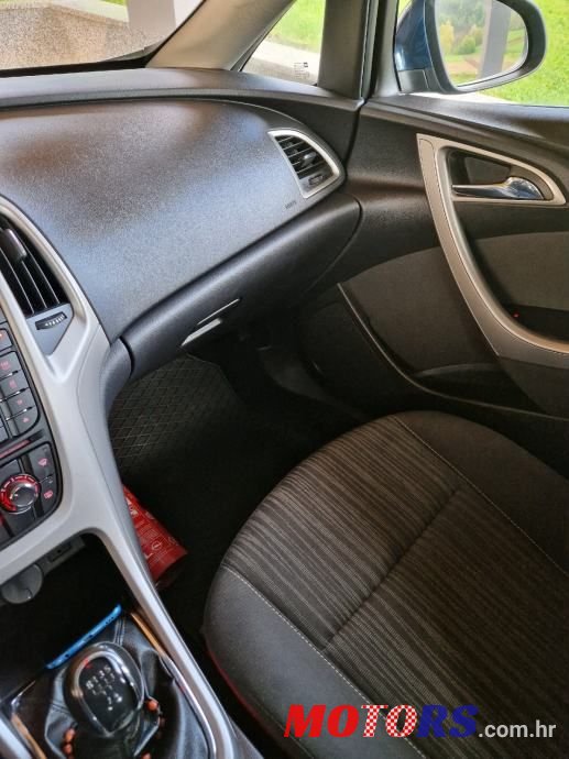 2011' Opel Astra 1,3 Cdti photo #2