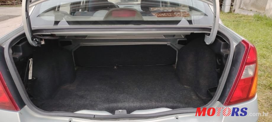 2002' Renault Thalia 1,4 photo #2