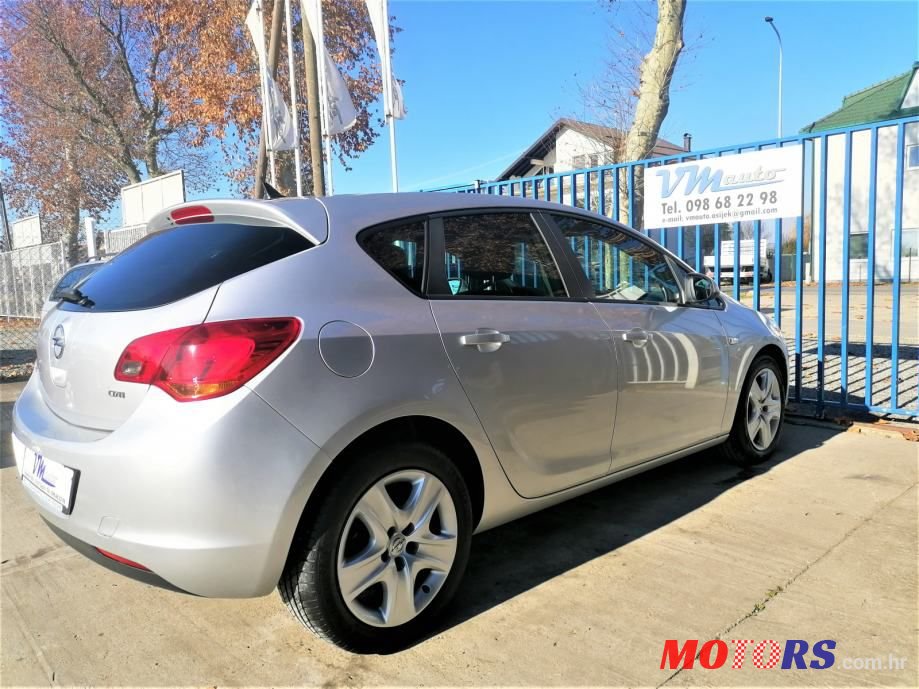 2011' Opel Astra 1,7 Cdti photo #3