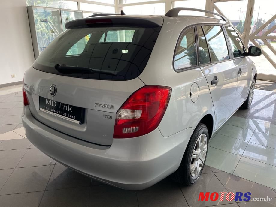 2013' Skoda Fabia Combi photo #4