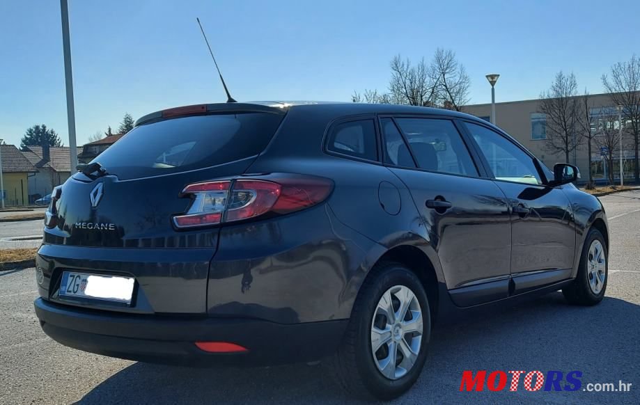 2011' Renault Megane Grandtour photo #6