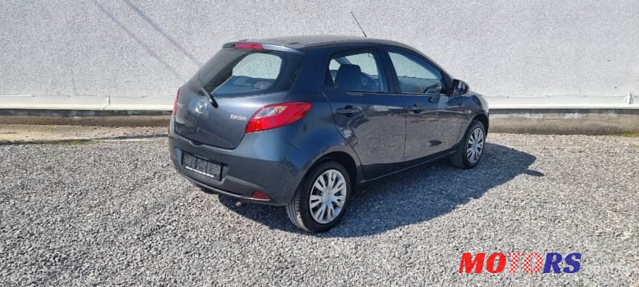 2010' Mazda 2 1.4 D photo #6