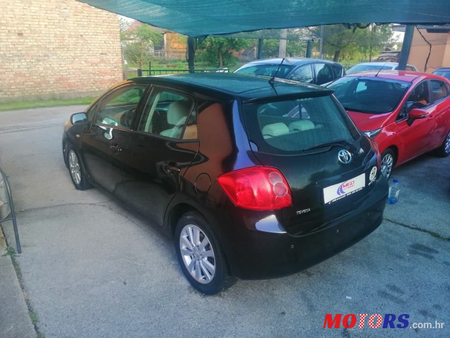 2008' Toyota Auris photo #5
