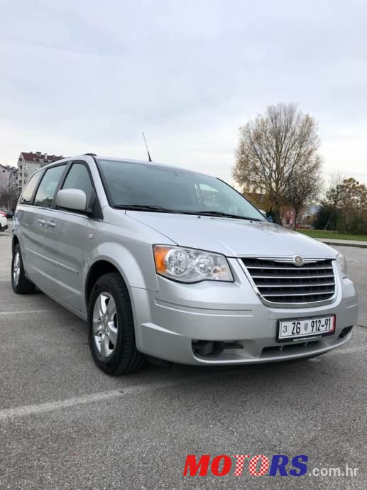 2010' Chrysler Grand Voyager photo #3