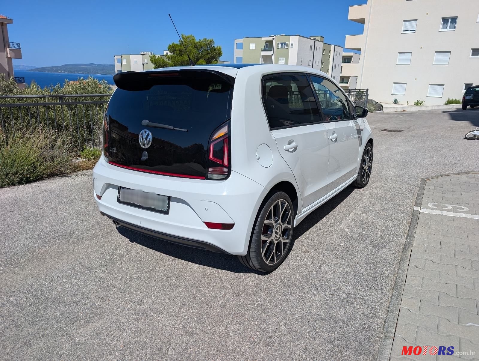 2021' Volkswagen Up! Gti photo #4