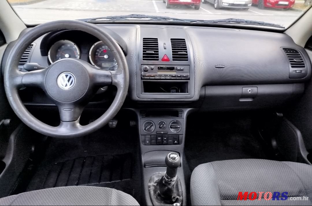 2001' Volkswagen Polo photo #6