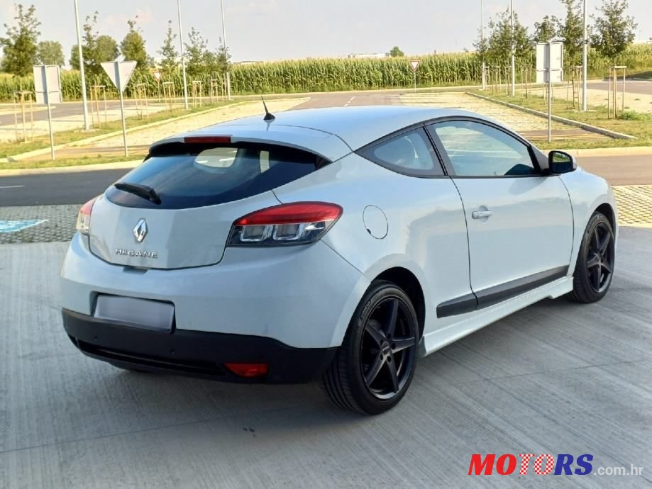 2009' Renault Megane Coupe photo #6