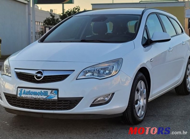 2011' Opel Astra Karavan photo #3