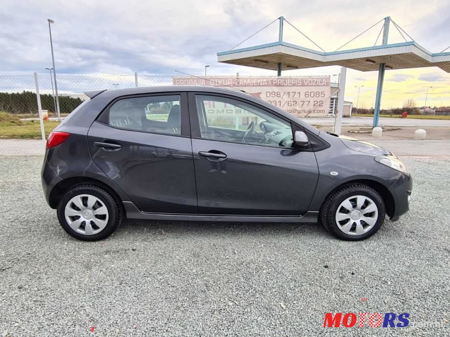 2013' Mazda 2 2 Cd95 photo #5