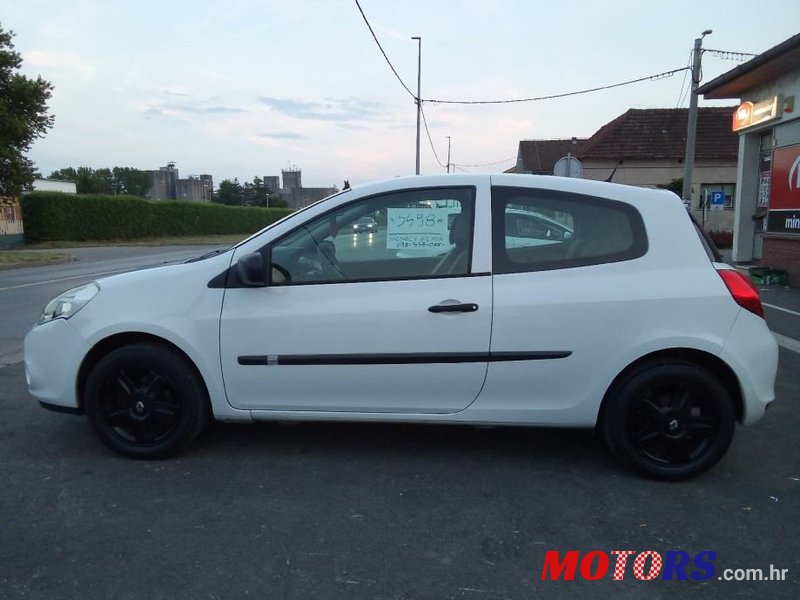 2010' Renault Clio 1,5 Dci photo #3