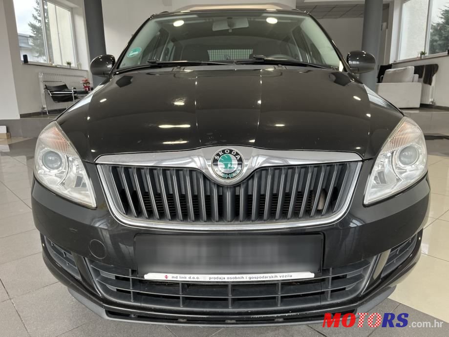 2012' Skoda Fabia Combi photo #2
