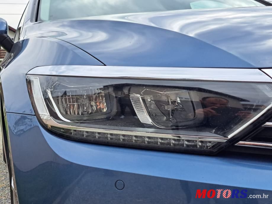 2015' Volkswagen Passat Variant photo #2