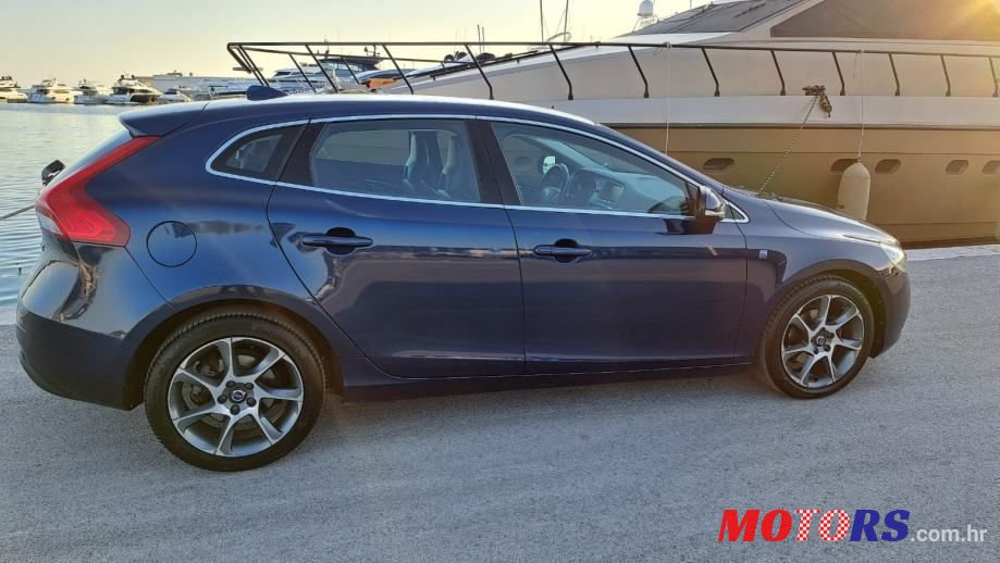 2015' Volvo V40 D2 photo #6