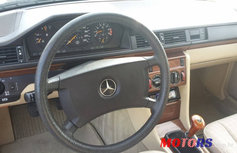 1991' Mercedes-Benz 200 photo #3
