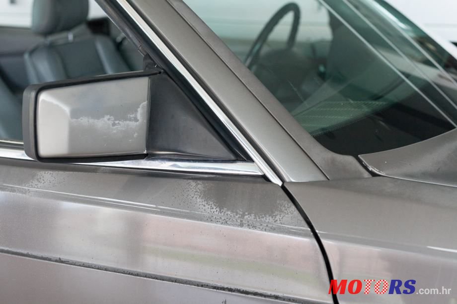 1986' Mercedes-Benz 126 560 photo #5