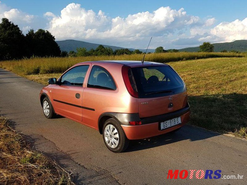 2002' Opel Corsa 1.0 12V photo #2