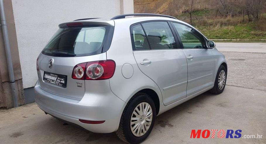 2009' Volkswagen Golf Plus photo #2