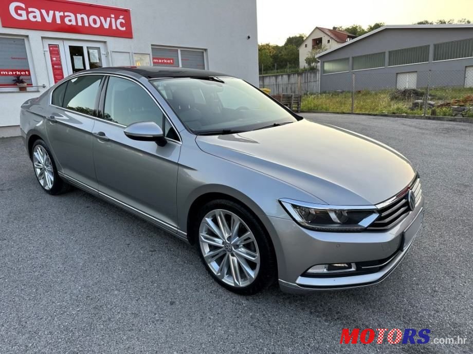 2015' Volkswagen Passat photo #2
