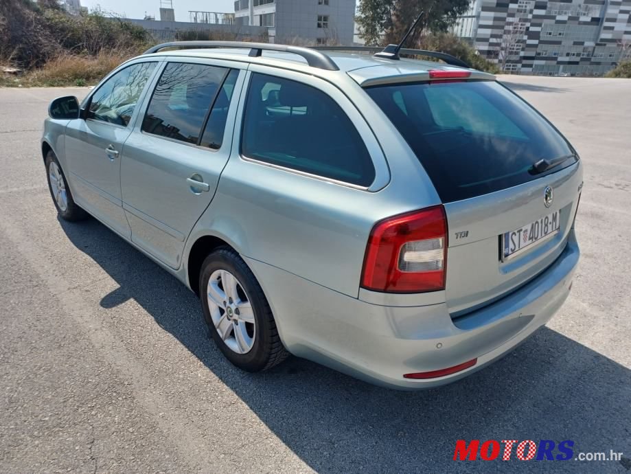 2012' Skoda Octavia Combi photo #3