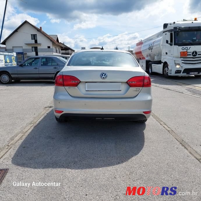 2012' Volkswagen Jetta 1,6 Tdi photo #6