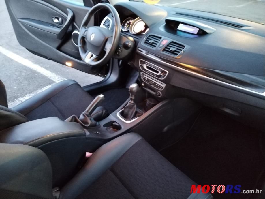 2009' Renault Megane Coupe photo #4