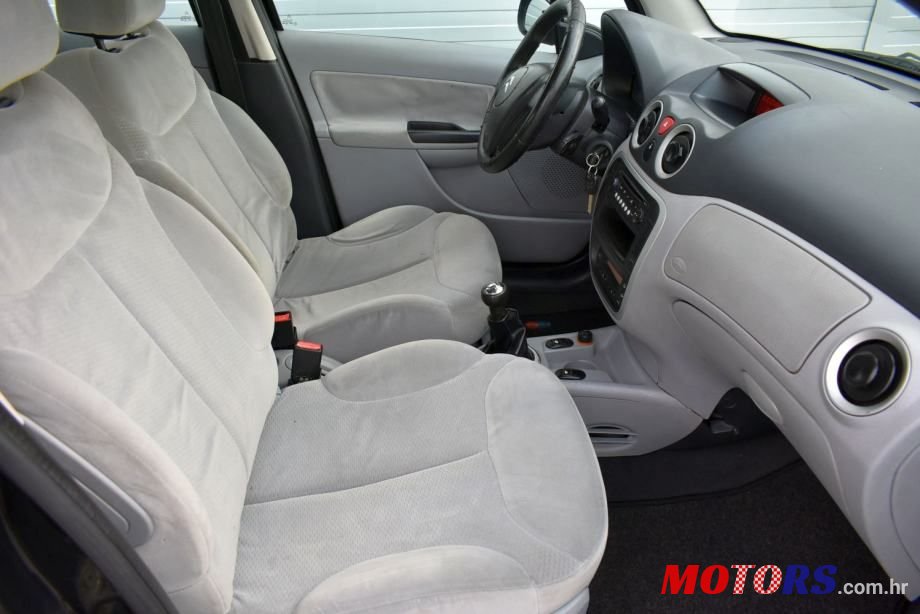 2006' Citroen C3 1.4 Hdi photo #5