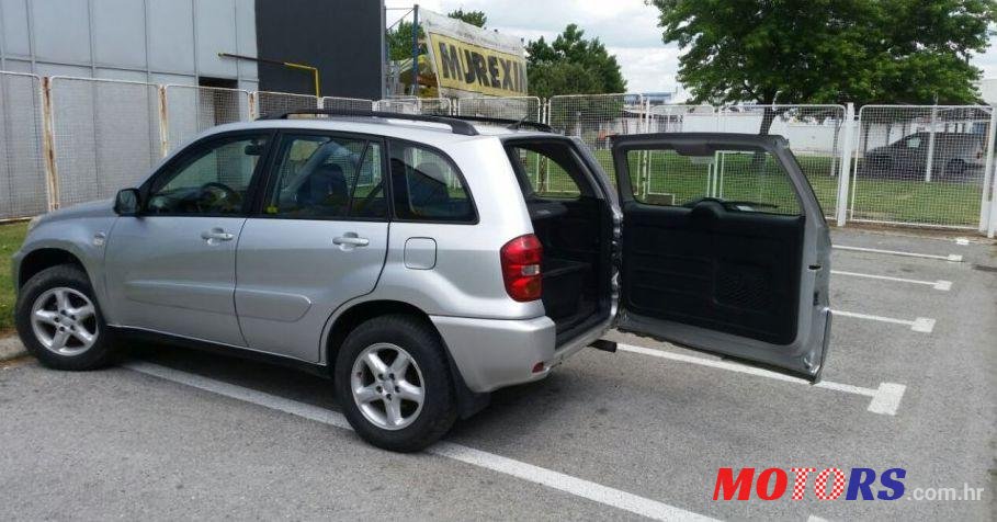 2003' Toyota RAV4 2,0 D-4D photo #2
