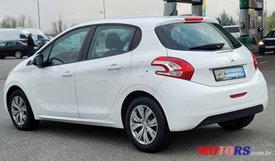 2015' Peugeot 208 photo #5