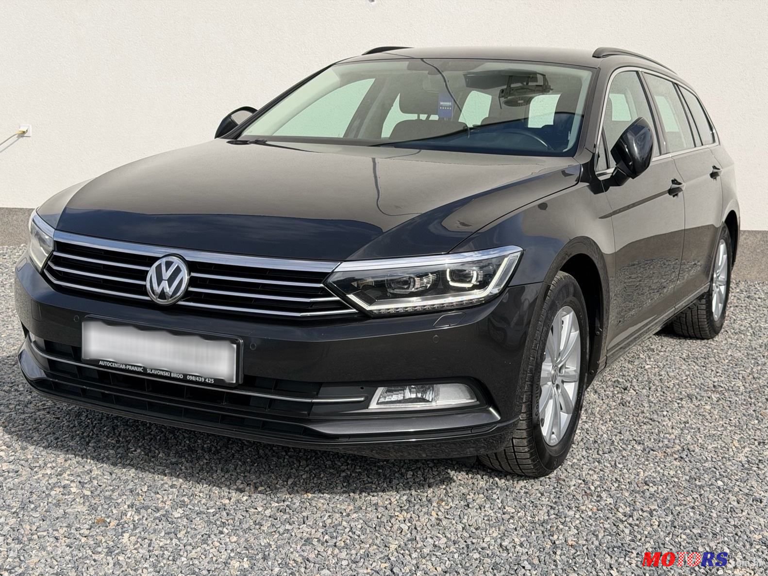 2017' Volkswagen Passat Variant photo #3