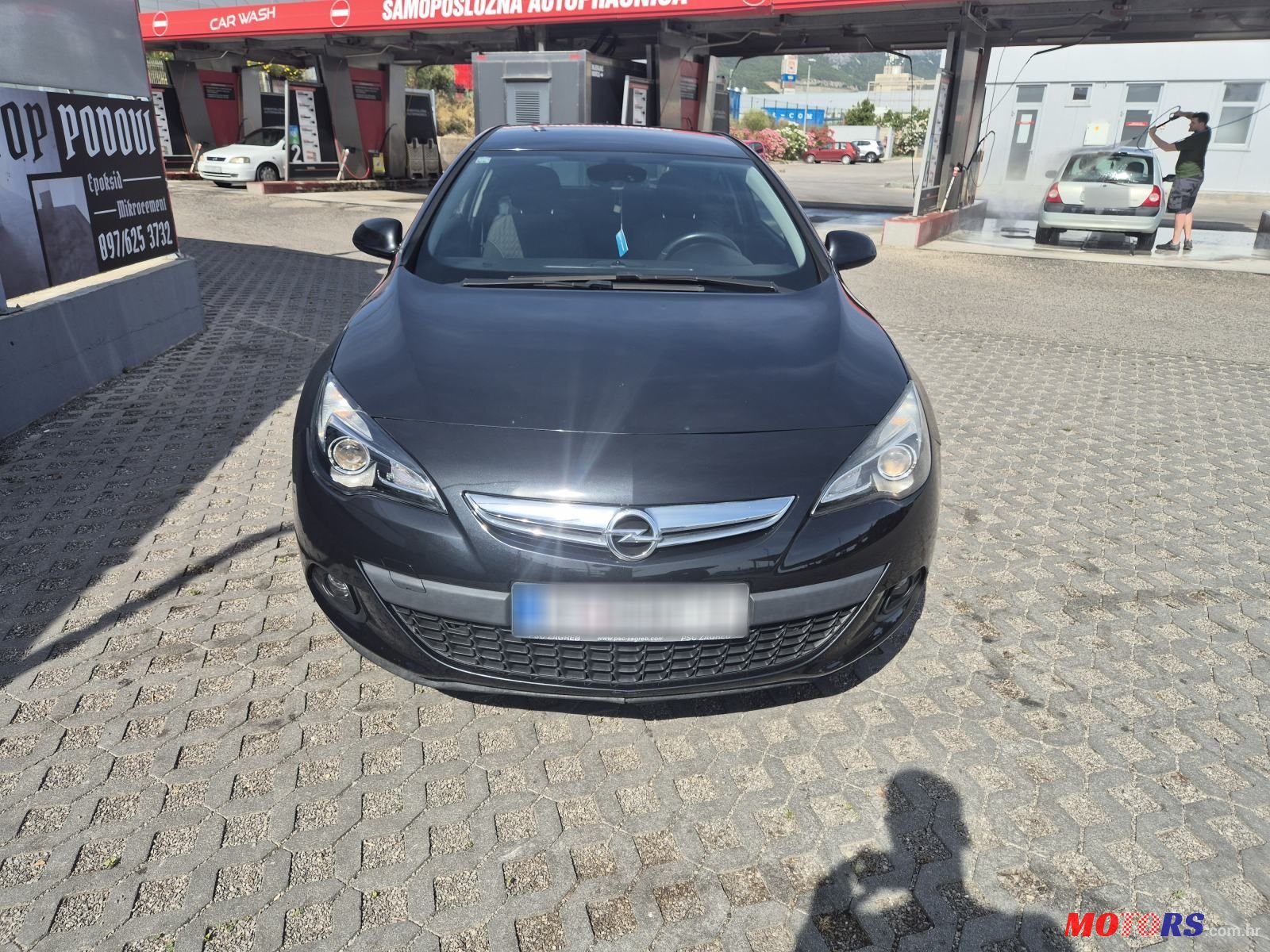 2014' Opel Astra Gtc photo #1