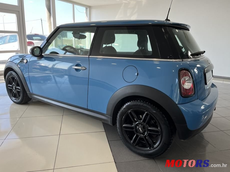 2013' MINI Cooper photo #6