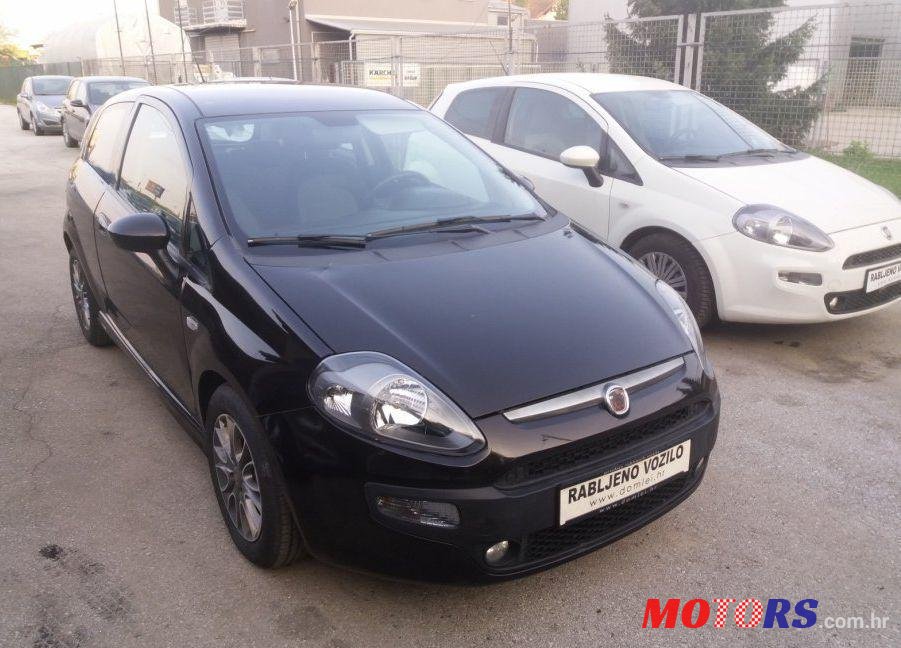 2011' Fiat Punto Evo photo #1