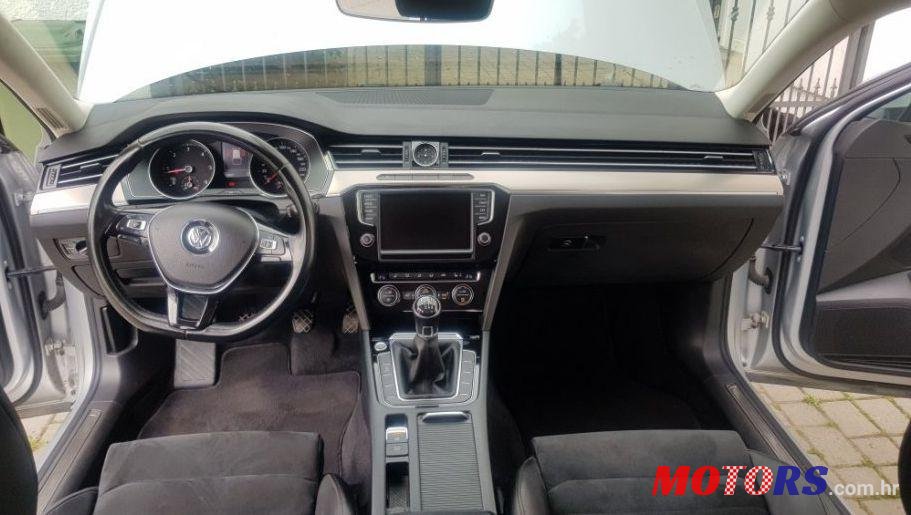 2015' Volkswagen Passat Variant photo #1