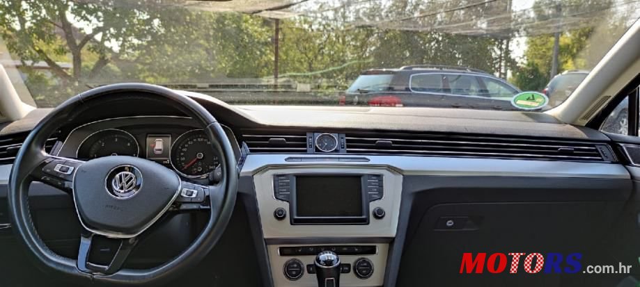 2015' Volkswagen Passat Variant photo #5