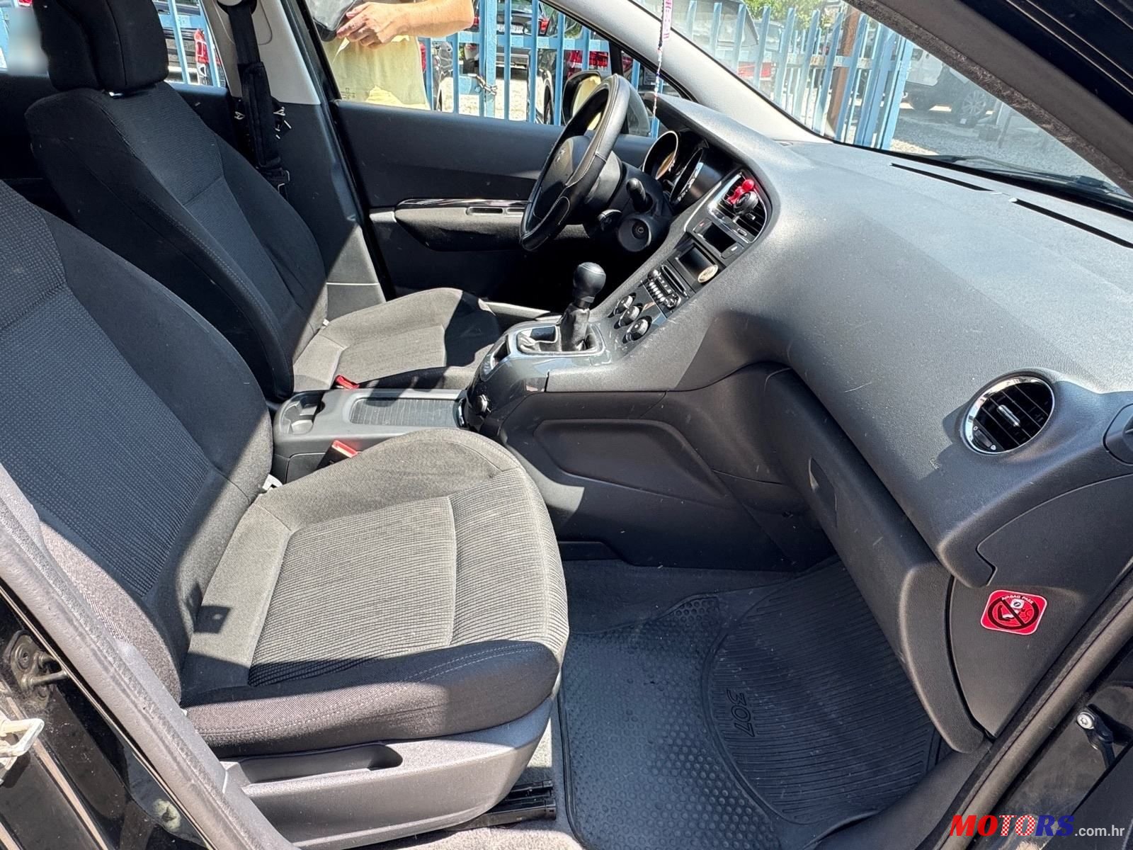 2011' Peugeot 5008 1,6 Vti photo #5